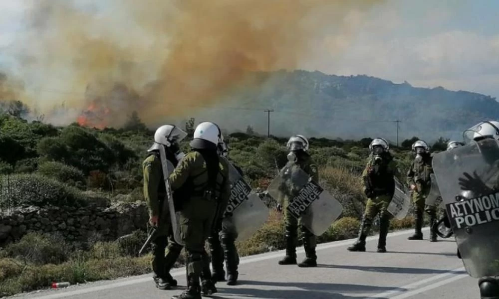 Bίντεο που εκθέτει την Κυβέρνηση: Τα ΜΑΤ αποκάλεσαν τους Χιώτες τουρκόσπορους! - Έφυγαν σπάζοντας αυτοκίνητα